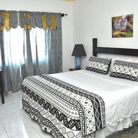 Embassy Deluxe Apartment Kingston Ngoại thất bức ảnh