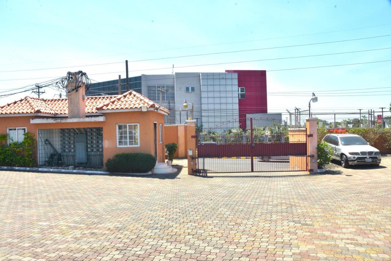 Embassy Deluxe Apartment Kingston Ngoại thất bức ảnh