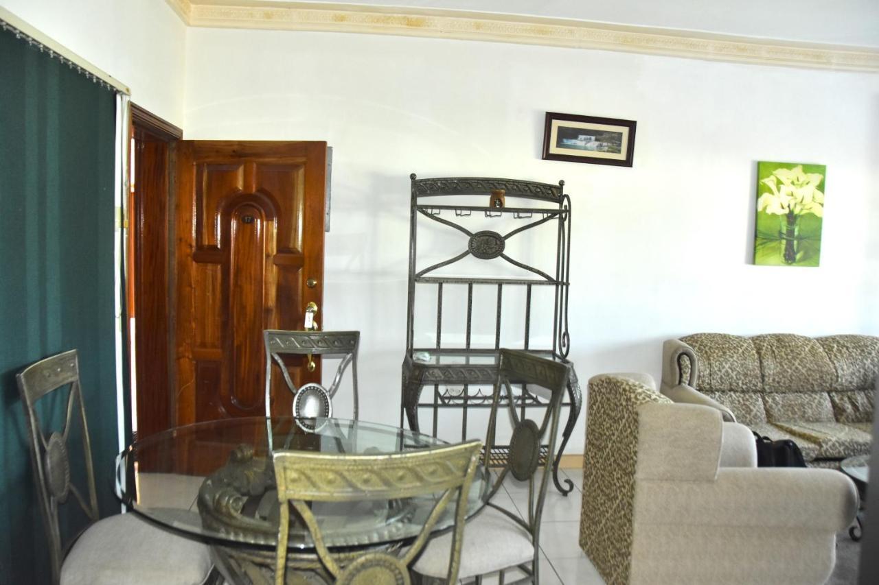 Embassy Deluxe Apartment Kingston Ngoại thất bức ảnh