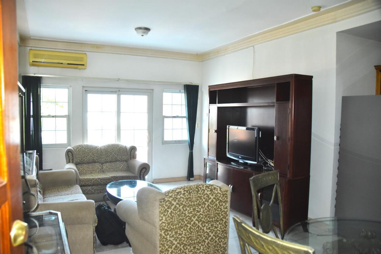 Embassy Deluxe Apartment Kingston Ngoại thất bức ảnh