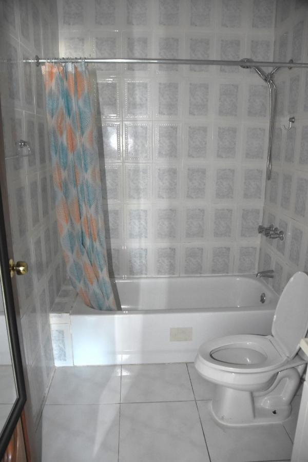Embassy Deluxe Apartment Kingston Ngoại thất bức ảnh