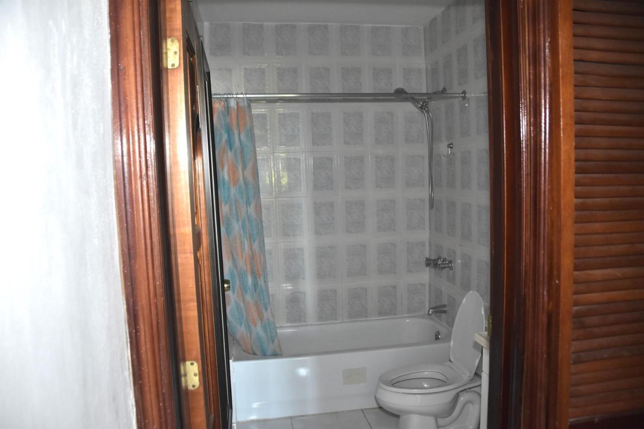 Embassy Deluxe Apartment Kingston Ngoại thất bức ảnh