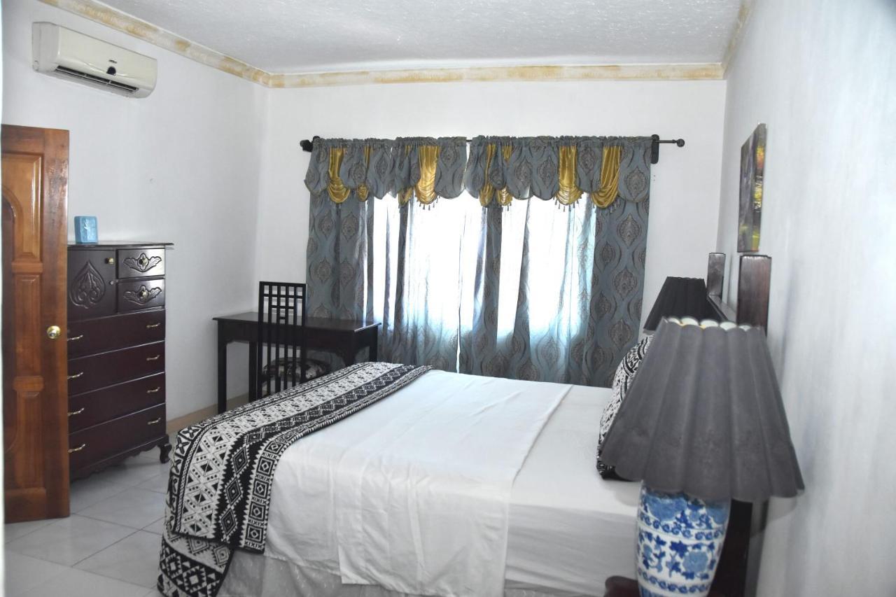 Embassy Deluxe Apartment Kingston Ngoại thất bức ảnh