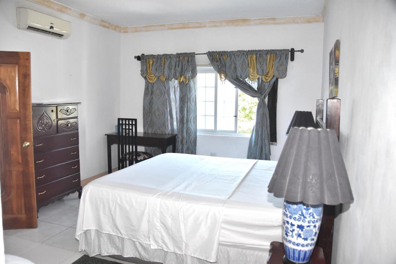 Embassy Deluxe Apartment Kingston Ngoại thất bức ảnh